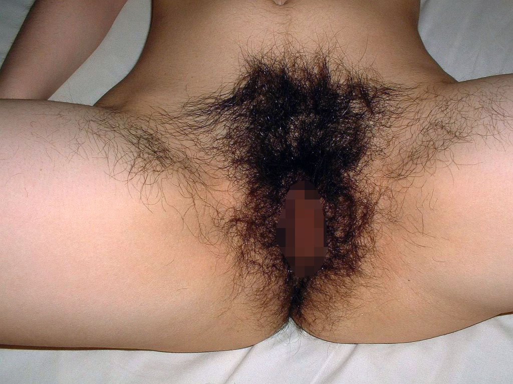 《剛毛マン毛》ケツ毛までビッシリの濃過ぎるマン毛！！剛毛な股間の女ってセックスも激しそうだよなぁ・・・・・・・