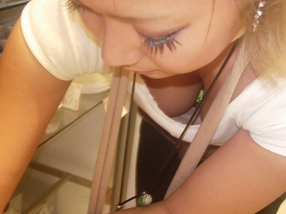 【後編】今年も夏に感謝！素人の胸チラ・ブラチラ・乳首チラ画像