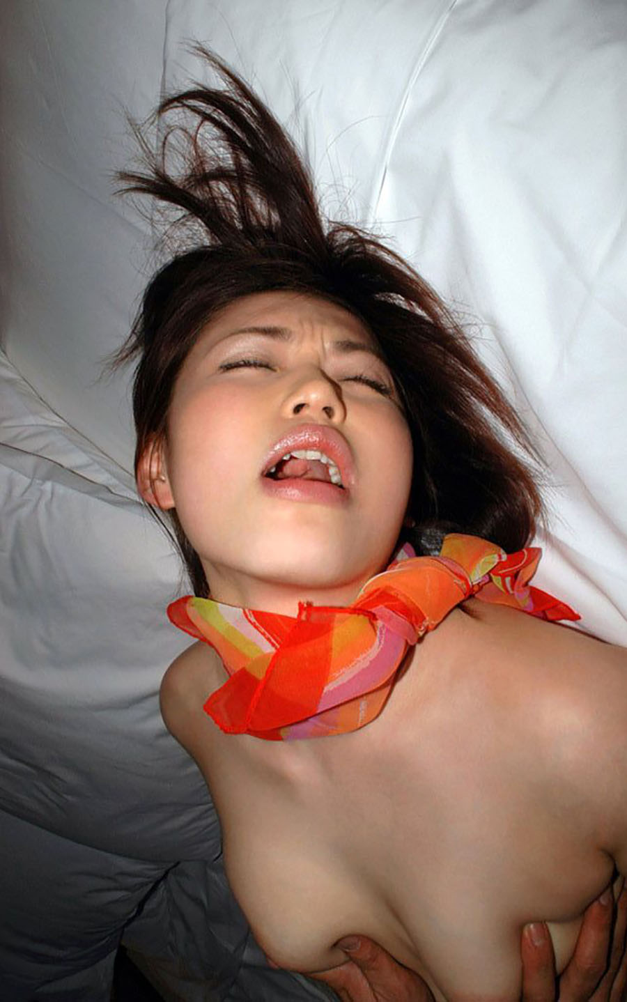 《アヘ顔》チンポブチ込まれてメスの顔になってアヘアヘ喘いでる美人のアヘ顔が最高に抜けるよな!!