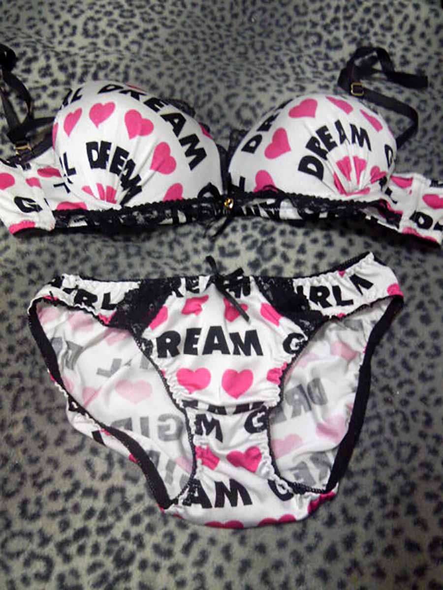 【姉妹の下着】妹や姉ちゃんのタンスを漁ってパンティやブラジャーを広げてみた結果