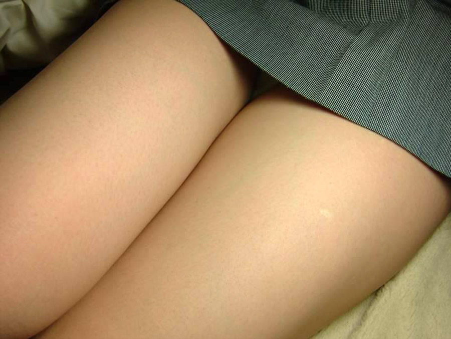 【太もも】こんな最高の太ももに膝枕されて眠りにつきたい