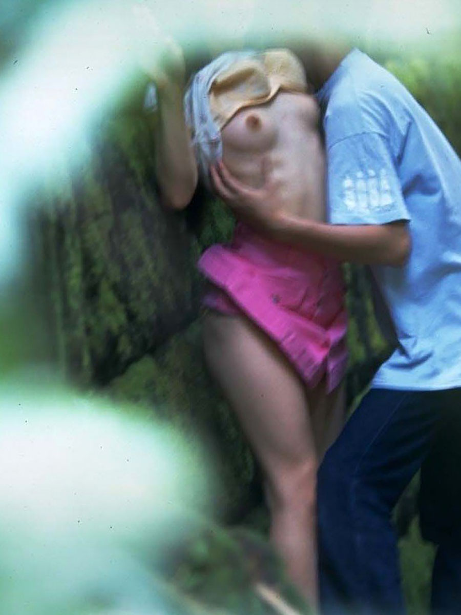 【野外SEX】青姦スポットに行くと開放的な野外で野性的な後尾をしてる青姦カップルが見放題