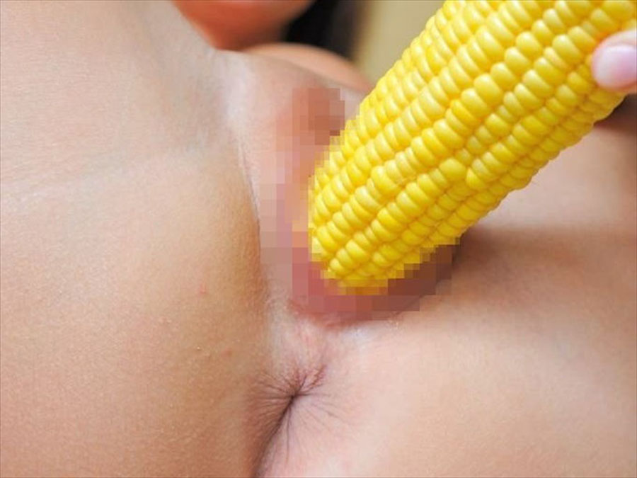 こんな感じに女の子がおまんこやアナルにズボズボ入れてオナニーに使った野菜が食卓に出てきたらどうする？食える？
