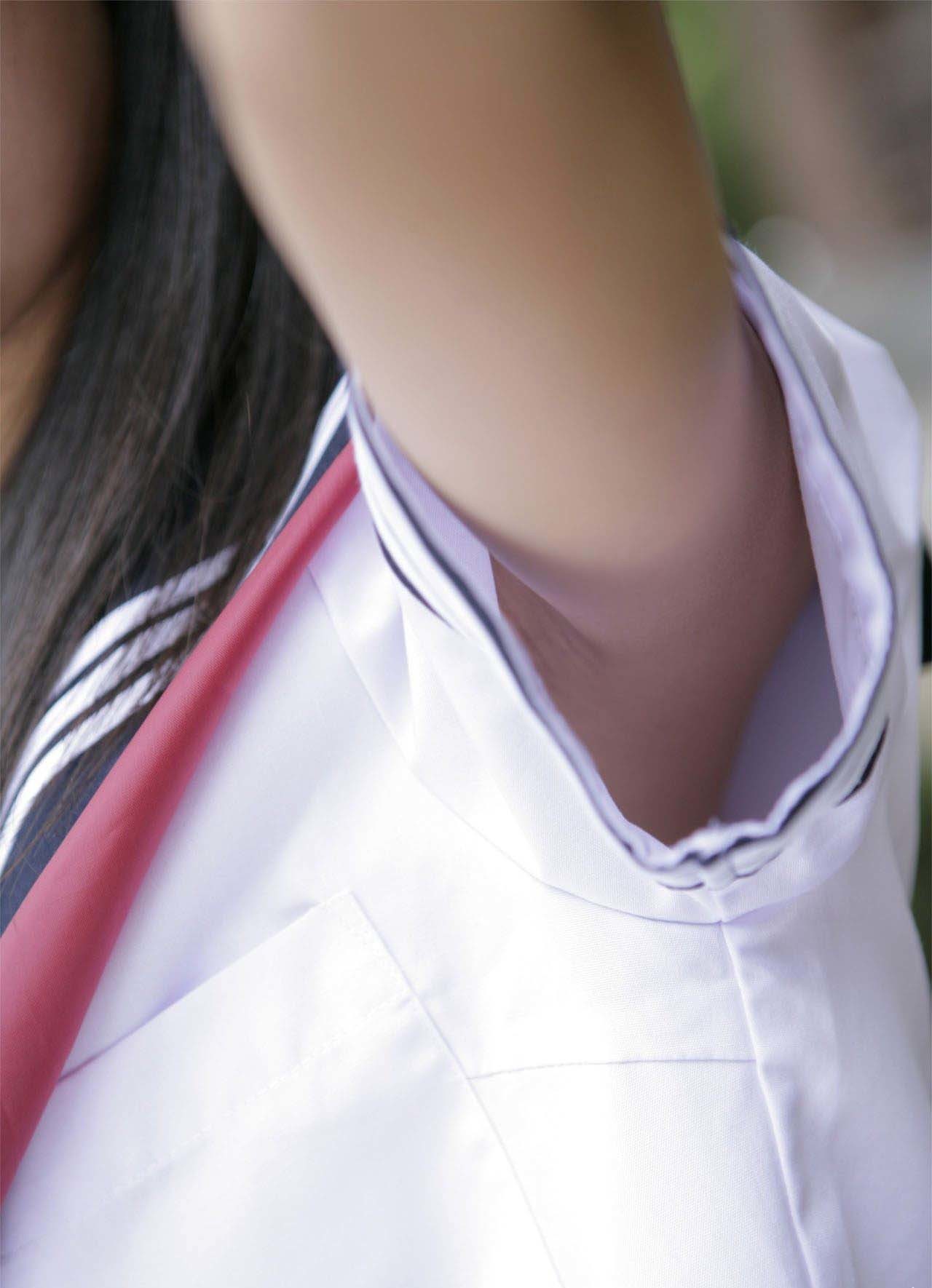 【腋チラ画像】ふとした瞬間に見える腋の下のエロさは異常